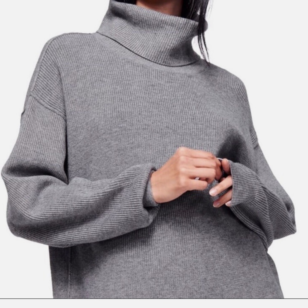 🤩FINAL PRICE 🥳🍾 Free People Gray Cowl Neck Sweater